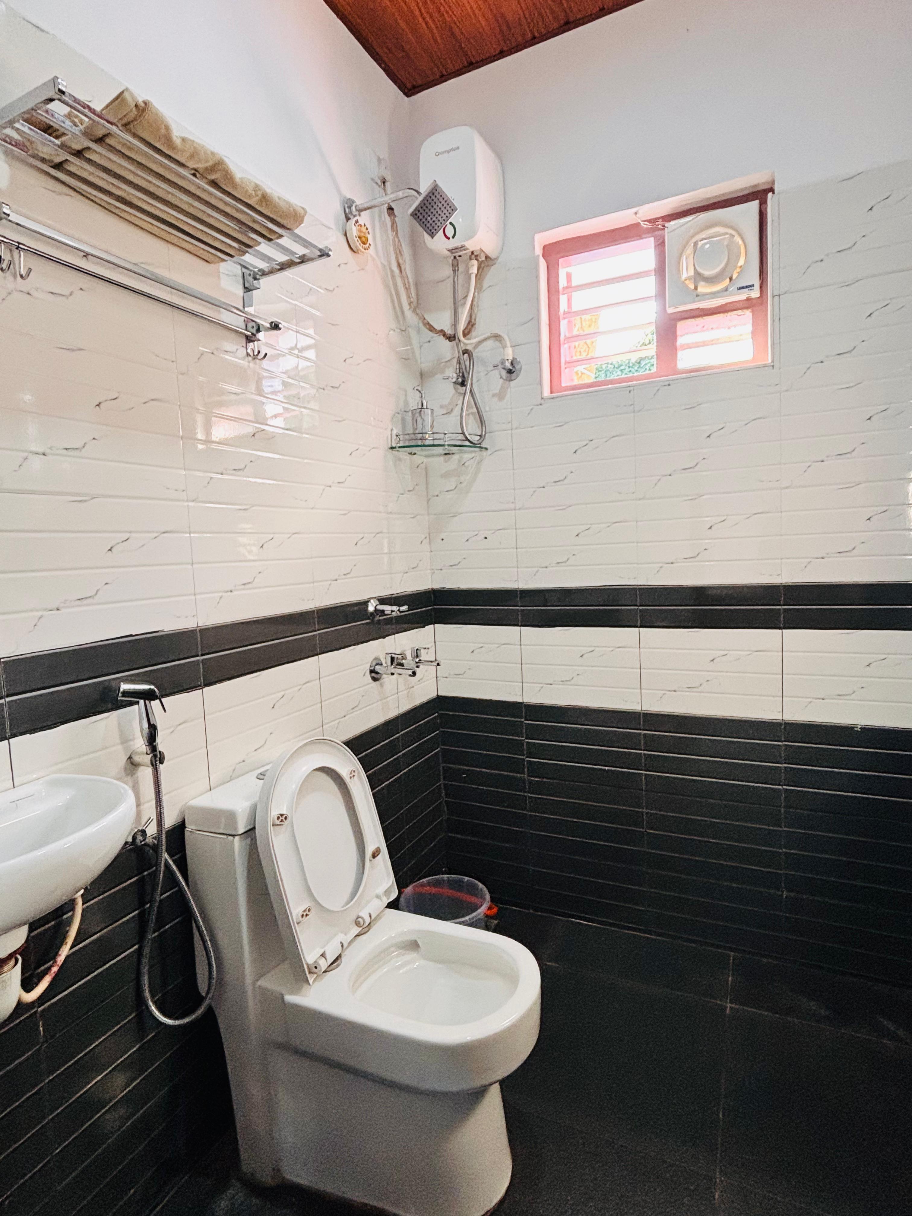Attached Bathroom with Geyser